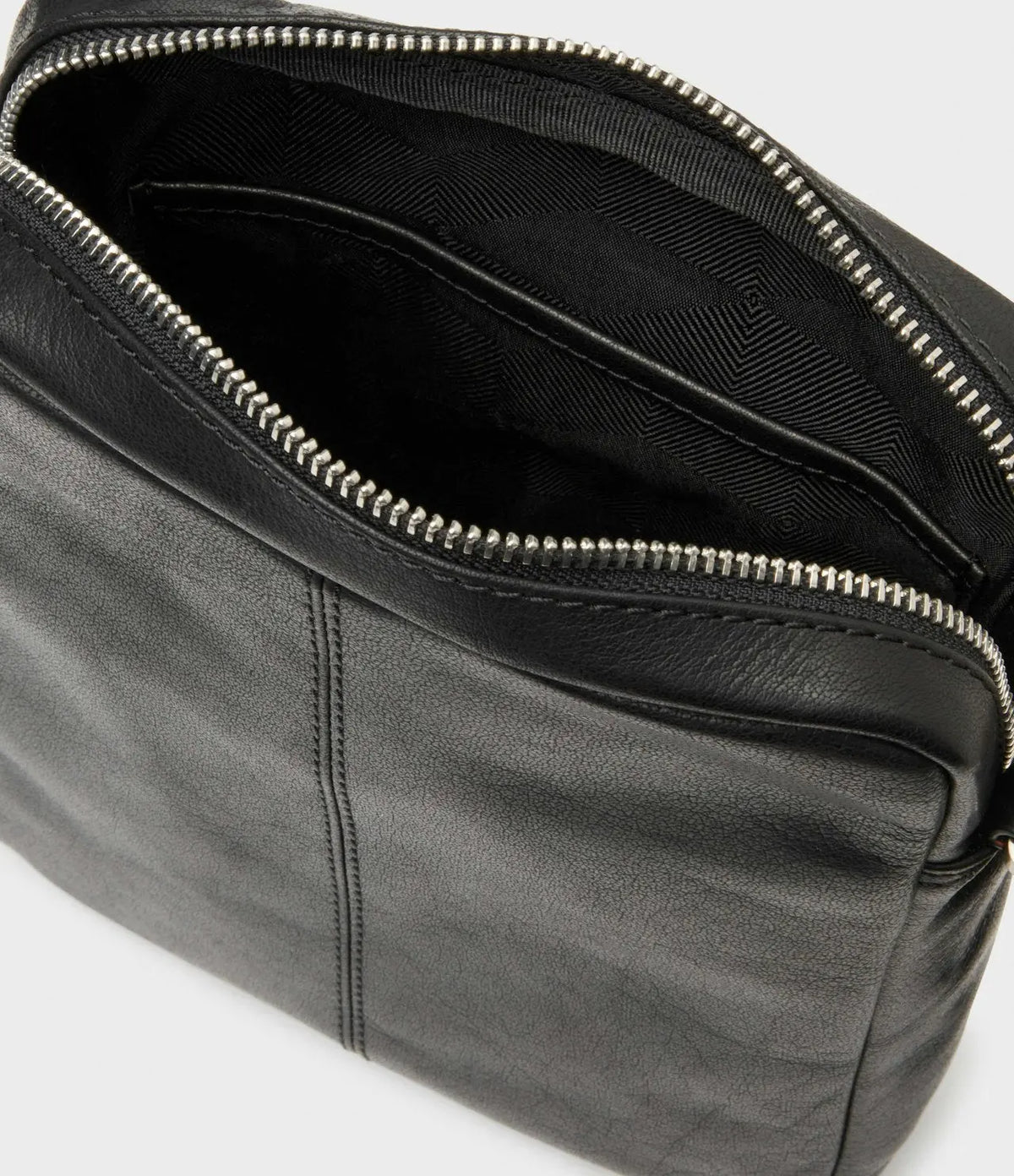 Saddler Valle Messengerväska - Travels And Bags