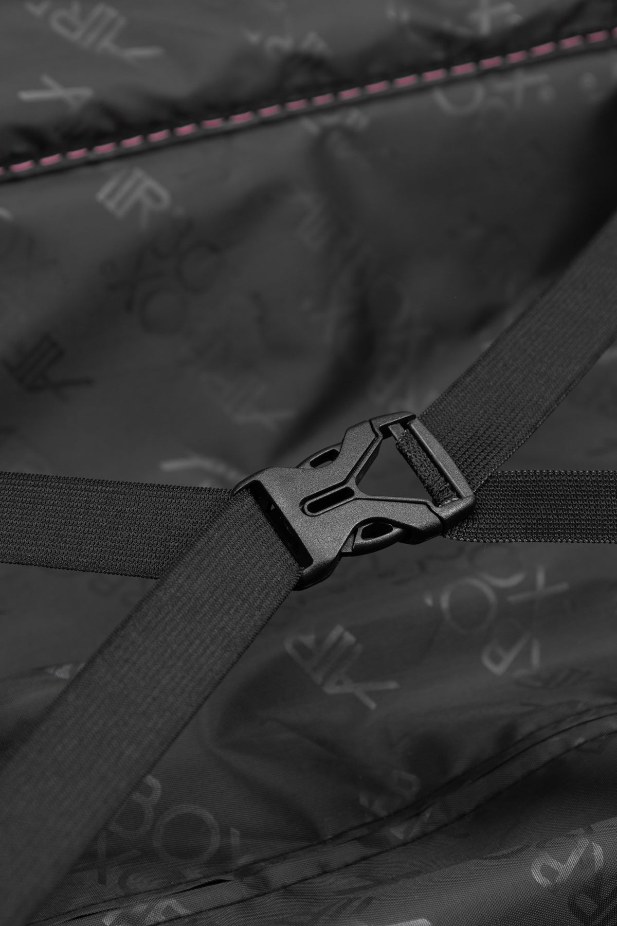 Airbox AZ18 Mellanstor Resväska 66 cm - Rosa