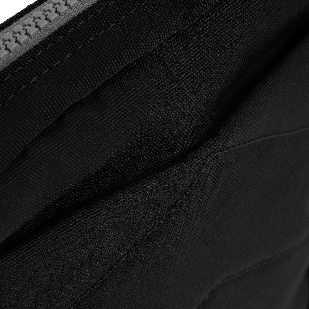 Roka London Bond Crossbodyväska